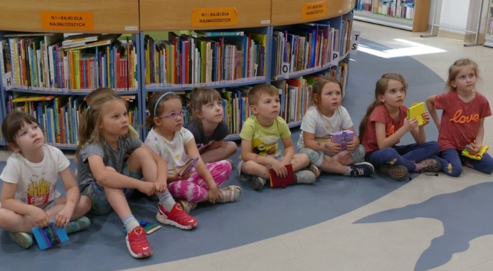 SIĘGNIJ PO WIĘCEJ - spotkania z książką w Bibliotece