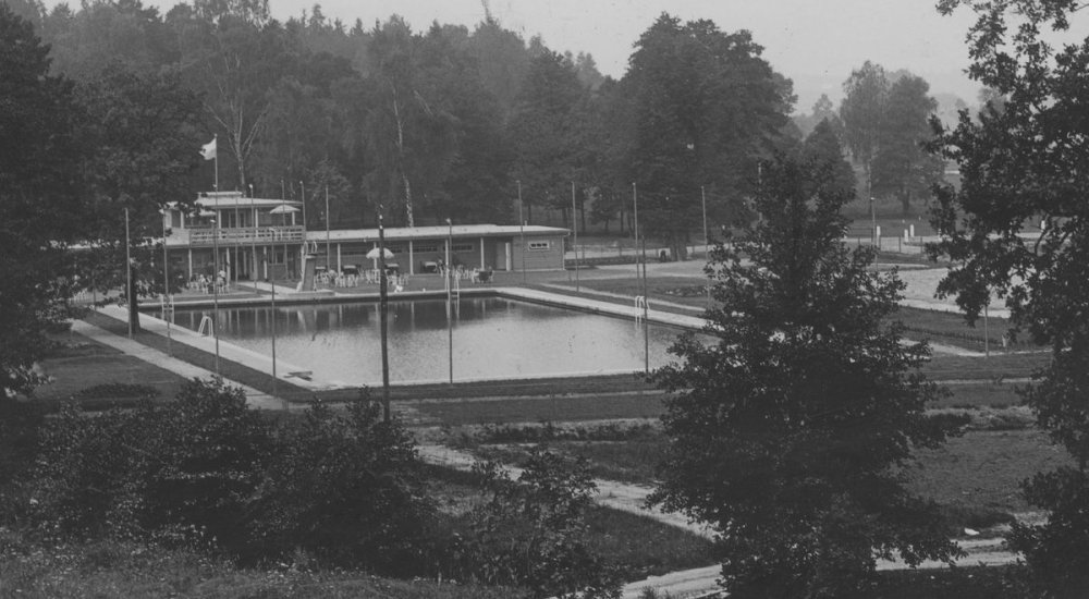 Basen Kąpielowy w naszym mieście. Fot. Narodowe Archiwum Cyfrowe