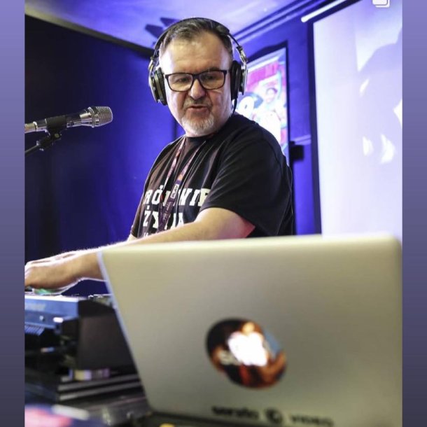 Spotkanie z Hirkiem Wroną - dziennikarzem muzycznym, DJ-em i prezenterem radiowym