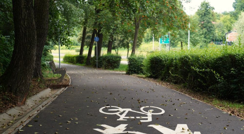 Nowa ścieżka pieszo-rowerowa przy Alei Ludwika Piechoczka ukończona, fot. z arch. UM